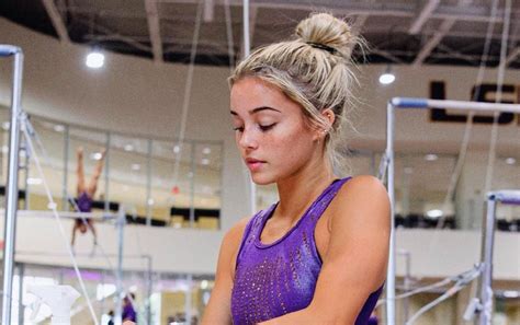 Lsu Star Gymnast Olivia Dunne Suffers Nasty Face Plant On Uneven Bars