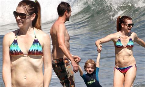 Make Up Free Alyson Hannigan 39 Bares Super Slim Bikini Body While On