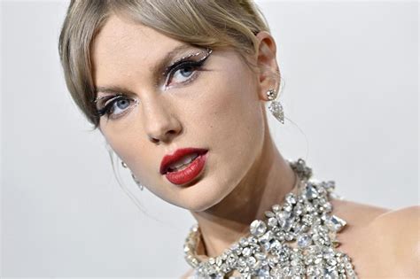 How To Get Taylor Swifts Vmas 2022 Beauty Look