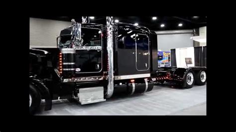 Mid America Trucking Show Roadworks 389 Peterbilt Show Truck Youtube