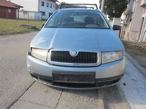 Choose the škoda fabia and be one step ahead of the pack, both on the road and in what you can do with your car. Škoda Fabia 1,4, 2002 god.