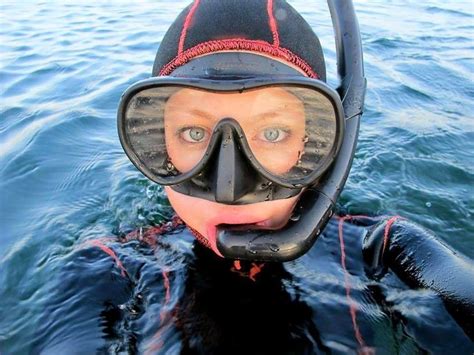 Pin By T Mi On Wetsuit Women Scuba Girl Womens Wetsuit Snorkel Mask