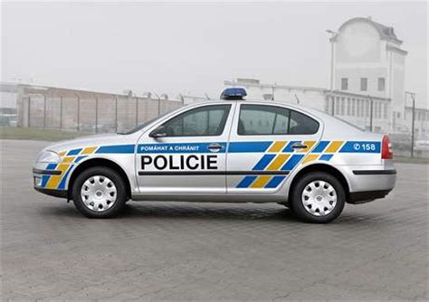 Policie představila policejní vozy v nových barvách ...