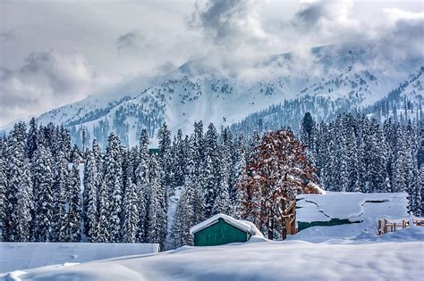 Online Crop Hd Wallpaper Happy Snow Fall Kashmir Murree Pakistan