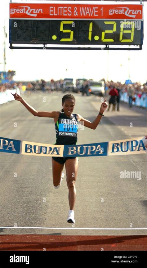 Derartu Tulu From Ethiopia Wins The Womens Class In The Bupa Great