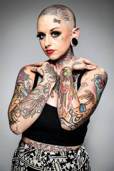 Полностью татуированная девушка фото