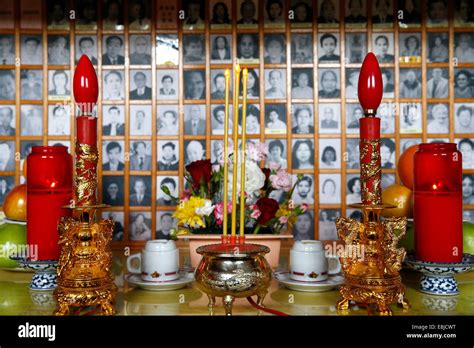 Linh Son Buddhist Temple Altar For Ancestors Stock Photo Alamy