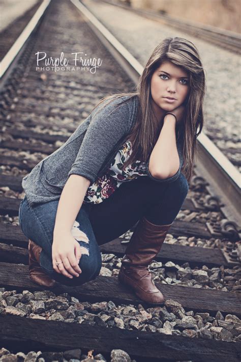 Pin By Thearadise Beaver On Photograghy The Right Side Of The Tracks Senior Girl Poses Senior