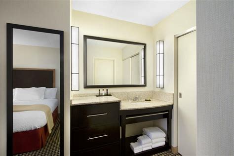 Embassy Suites By Hilton Detroit Metro Airport Rooms Pictures And Reviews Tripadvisor