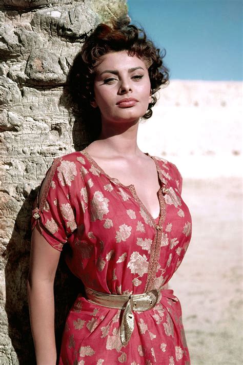 Sophia Loren S Iconic Style In Photos Sophia Loren Photo Sophia