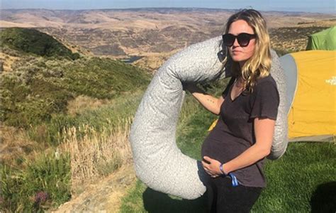Julia Stiles Confirma O Nascimento De Seu Primeiro Filho Ofuxico