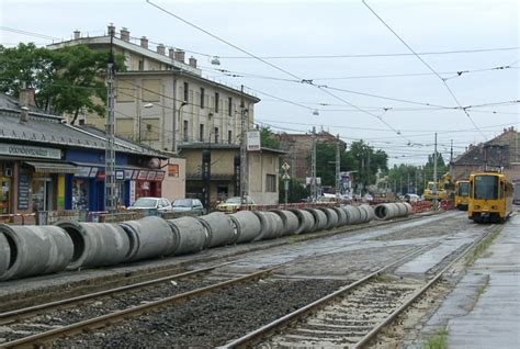 Ehhez olyan járműre lett volna szükség, ami mind a két szakaszon képes közlekedni. Budapest elvesztett sínei - A 64-es villamos