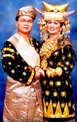 2 merisik zaman dahulu ibu bapa bakal pengantin lelaki akan mencarikan pasangan untuk anak lelaki mereka. Misai Perang Janggut Hitam: Contoh Baju Adat Melayu Anak ...