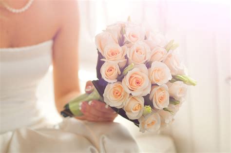 Is around $1,500 with most couples spending between $700 and $2,500. 2020 Average Cost of Wedding Flowers (with Local Prices ...