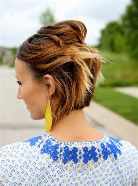 Short Haired Girls Bookmark This Easy Style Idea To Give Yourself
