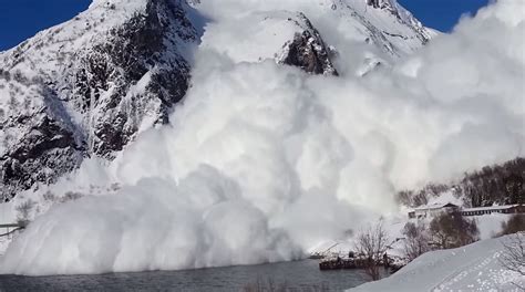 Watch Insanely Massive Avalanche In Northern Norway Unofficial Networks