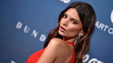 Emily Ratajkowski Her Ex Is Said To Be Begging For A Second Chance Hours World