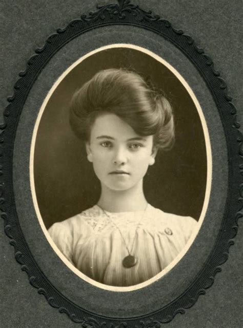 Vintage Everyday 1910s Vintage Portraits Historical Hairstyles Vintage Photography