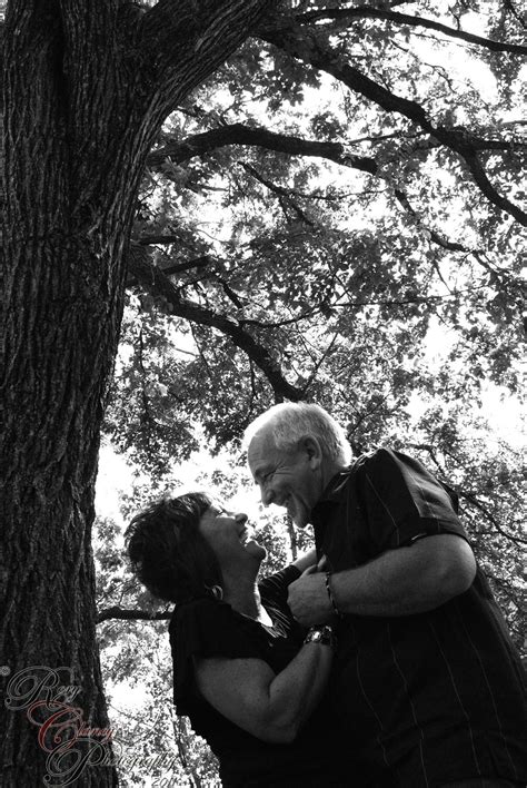 Pin By Jessica Summers On Amazing Little Things Older Couple Photography Older Couple Poses