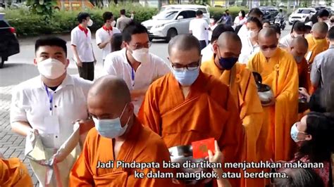 Kegiatan Pindapata Di Jakut Dihadiri 100 Biksu Biksuni Dan Ribuan Umat Buddha
