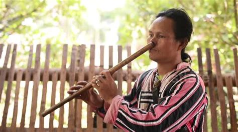 Meet The Filipino Tribesman Who Plays The Bamboo Flute With His Nose