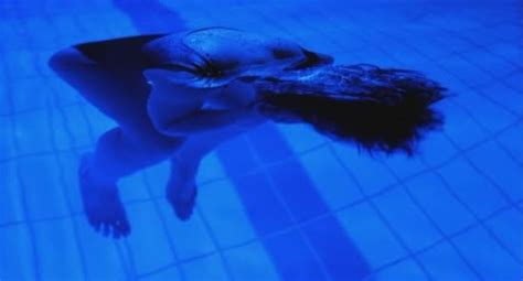 Juliette Binoche In Krzysztof Kieslowskis Bleu Film Aesthetic Blue Aesthetic Three Colors