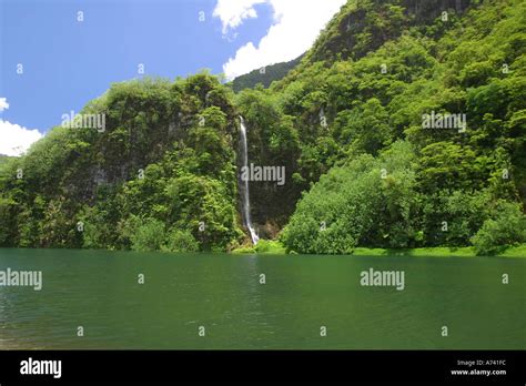 Papenoo Valley Waterfall Tahiti French Polynesia Stock Photo Alamy