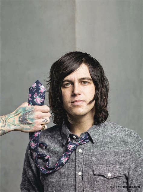 kellin quinn and justin s cheeky hand p he looks like gerald way of my chemical romance emo
