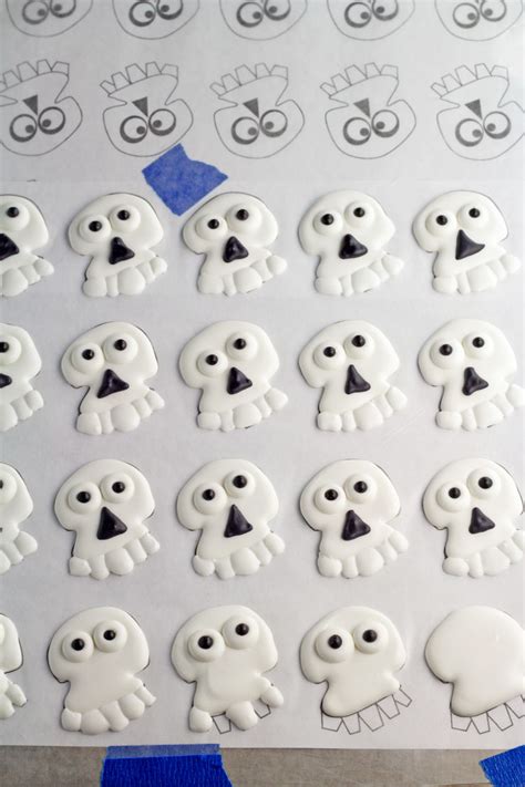 Looking for a good deal on ice skull? Skull Royal Icing Transfers -FREE Template | The Bearfoot Baker