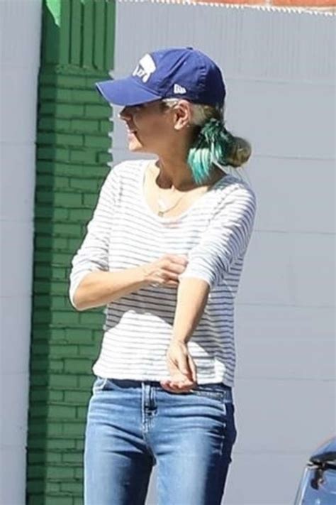 Mila Kunis Showing Her New Blonde Hair Color 10 Gotceleb