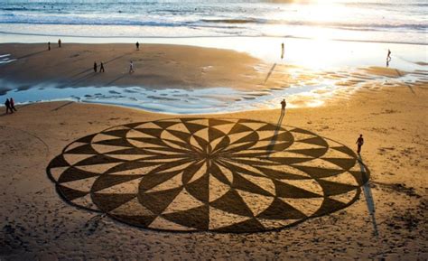 15 Amazing Works Of Sand Art Scoop Empire