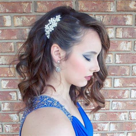 To get this flirty look, section hair in approximately one inch squares and curl each section with a medium barrel curling iron. 32 Cutest Prom Hairstyles for Medium Length Hair for 2020