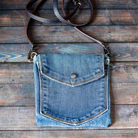 Diy Crossbody Bag By Recycling An Old Pair Of Jeans Denim Purse