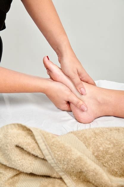 Premium Photo Professional Masseuse Massaging Her Female Client