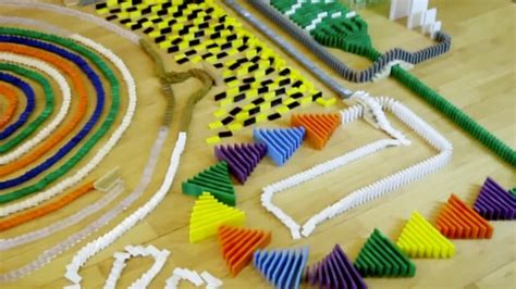 Watch 22000 Dominoes Set Themselves Up In Reverse