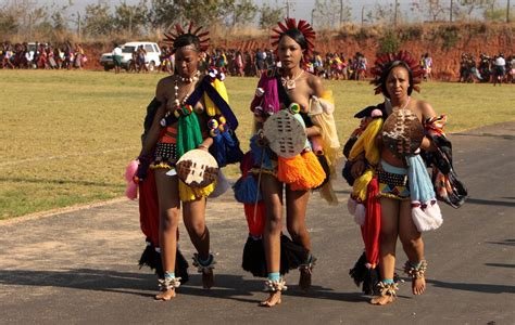 Swaziland Umhlanga Or Reed Dance Swaziland Umhlanga Or Flickr Swazi Umhlanga Zulu Women