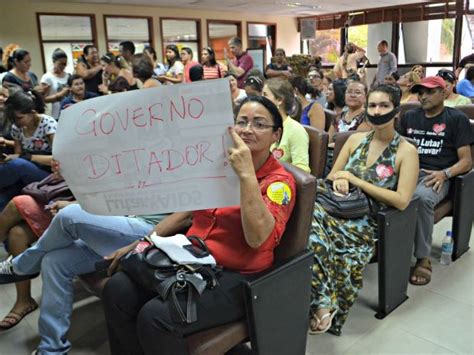G1 Grevistas da Educação voltam a ocupar Aleac em Rio Branco