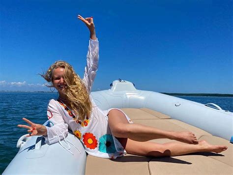 Christie Brinkley Flaunts Impressive Cleavage For Hot Daughter S Nd Bday The Blast
