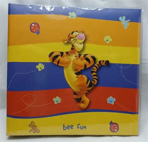 VINTAGE DISNEY VACATION Tigger From Winnie The Pooh 2004 Bee Fun Photo