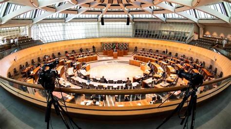 An dieser stelle finden sie inhalte von drittanbietern. Nordrhein-Westfalen: Landtag: Zahl der Petitionen steigt ...