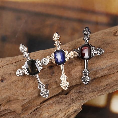 Wholesale Mdiger Men Jewelry Cross Crystal Brooch Collar Pins For Shirt Men Antique Silver