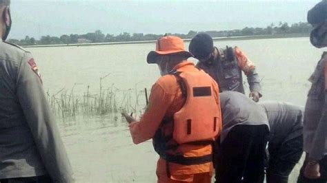 Banjir yang merendam 6 kecamatan di wilayah subang bagian utara hingga kini belum surut. Sungai Cipunagara Meluap, 10 Ribu Hektare Sawah di Subang Gagal Panen