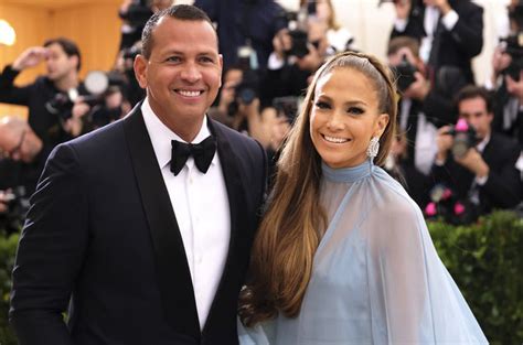 Yay Jennifer Lopez And Her Boyfriend Alex Rodriguez Are Engaged After