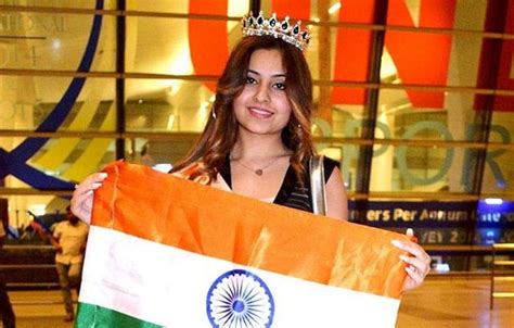 नोएडा की सृष्टि ने जीता मिस टीन यूनिवर्स 2017 का खिताब noida girl srishti kaur crowned miss