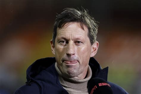 Now you can in easy way compare two teams. Psv Emmen - PSV Eindhoven nipt langs FC Emmen door ...