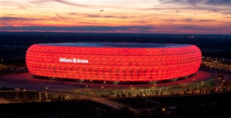 The allianz arena in munich is one of the largest membrane constructions in the world. Nasce l'Allianz family of Stadiums. La strategia del brand ...