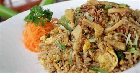 Koreksi rasa, apabila sudah pas, masukkan pete dan daun. Resep Nasi Goreng Babat Nikmat Asli Khas Semarang