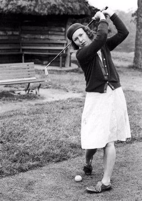 20 Interesting Vintage Photographs Of Women Playing Golf From Between