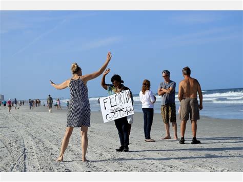 Jacksonville S Beaches Reopen Despite More Coronavirus Cases