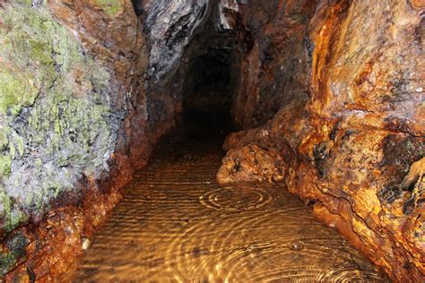 Underground At Danescombe Mine © Des Blenkinsopp Geograph Britain